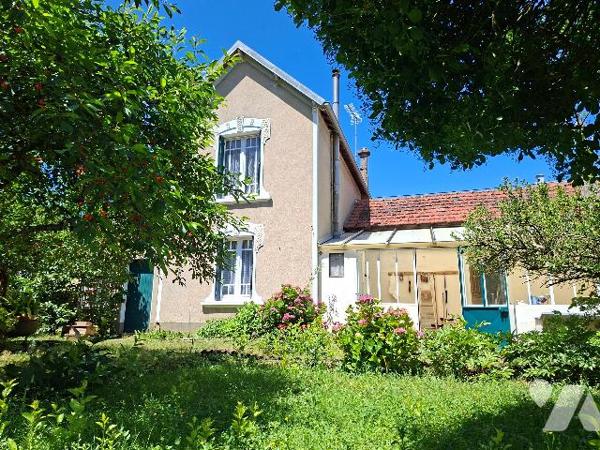 Dans une impasse - havre de paix - barrière végétalisée - plain pied possible

maison avec ca...