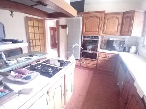 Vue imprenable sur DESCARTES, très bien situé, quartier résidentiel