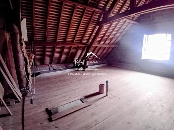 Vue imprenable sur DESCARTES, très bien situé, quartier résidentiel