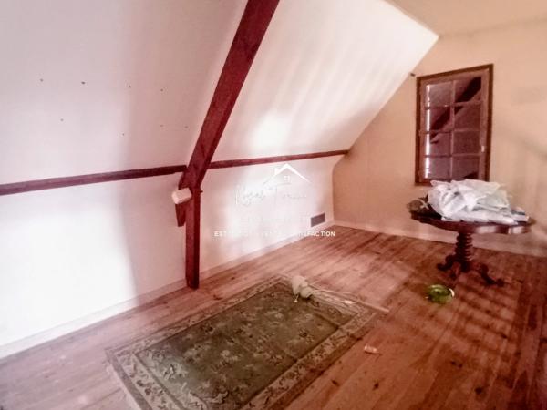 Vue imprenable sur DESCARTES, très bien situé, quartier résidentiel