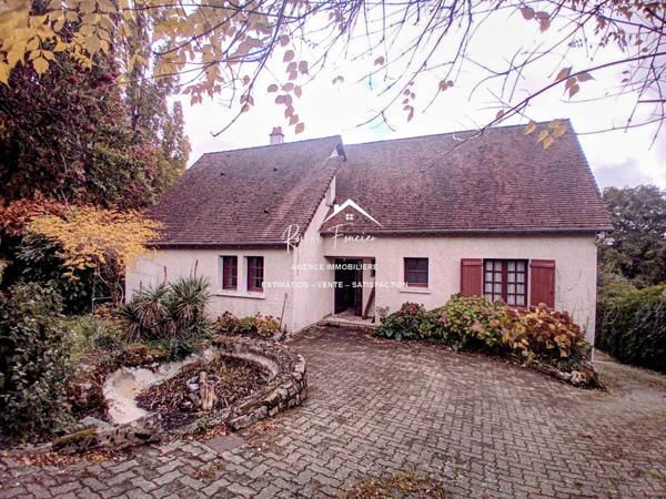 Vue imprenable sur DESCARTES, très bien situé, quartier résidentiel