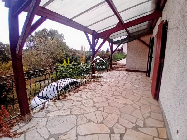 Vue imprenable sur DESCARTES, très bien situé, quartier résidentiel