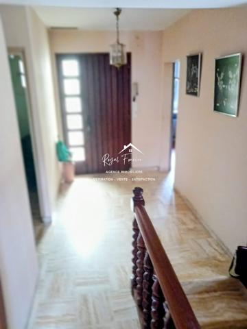 Vue imprenable sur DESCARTES, très bien situé, quartier résidentiel