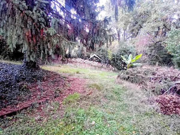 Vue imprenable sur DESCARTES, très bien situé, quartier résidentiel