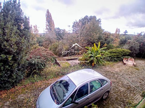 Vue imprenable sur DESCARTES, très bien situé, quartier résidentiel