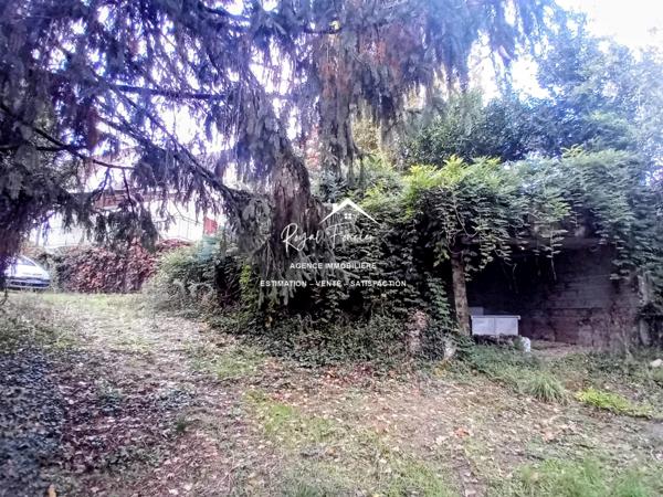 Vue imprenable sur DESCARTES, très bien situé, quartier résidentiel