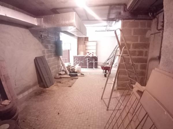 Vue imprenable sur DESCARTES, très bien situé, quartier résidentiel