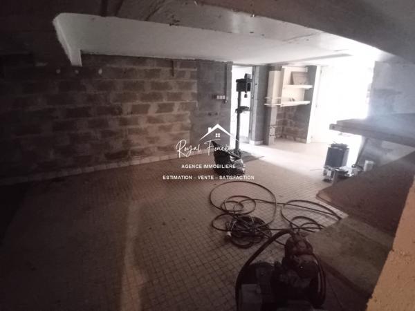 Vue imprenable sur DESCARTES, très bien situé, quartier résidentiel