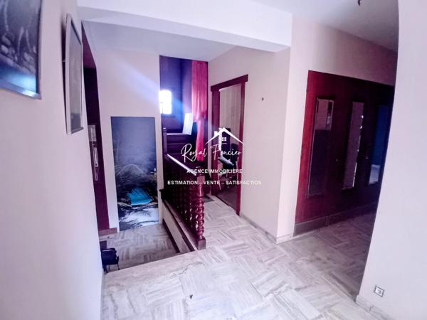 Vue imprenable sur DESCARTES, très bien situé, quartier résidentiel