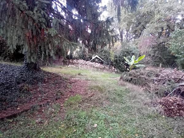 Vue imprenable sur DESCARTES, très bien situé, quartier résidentiel