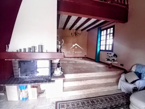 Vue imprenable sur DESCARTES, très bien situé, quartier résidentiel