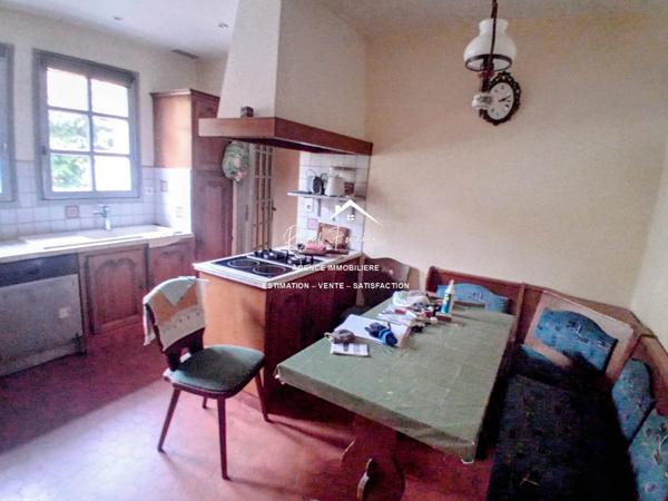 Vue imprenable sur DESCARTES, très bien situé, quartier résidentiel