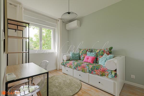 Maison entièrement rénovée - 1800m2 - Garages - GRAULHET