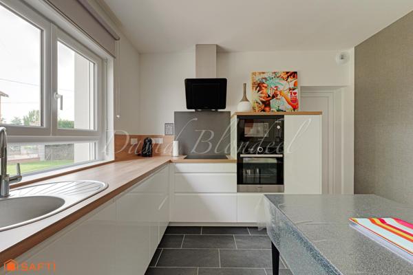 Maison entièrement rénovée - 1800m2 - Garages - GRAULHET