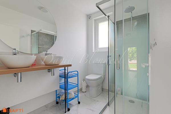 Maison entièrement rénovée - 1800m2 - Garages - GRAULHET