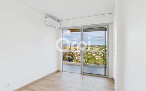 Appartement à vendre    4 pièces • 98 m2 Mandelieu-la-Napoule