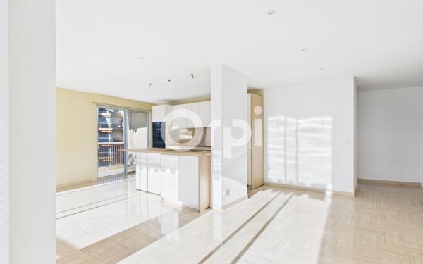 Appartement à vendre    4 pièces • 98 m2 Mandelieu-la-Napoule