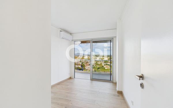 Appartement à vendre    4 pièces • 98 m2 Mandelieu-la-Napoule