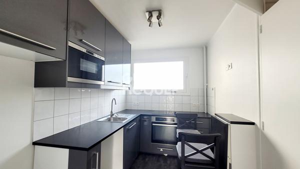 BOIS COLOMBES, MAIRIE/ 3 P. 57,50 m² avec BALCON