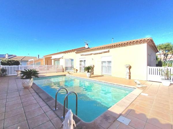Maison plain-pied 130 m² sur 682 m².  piscine,