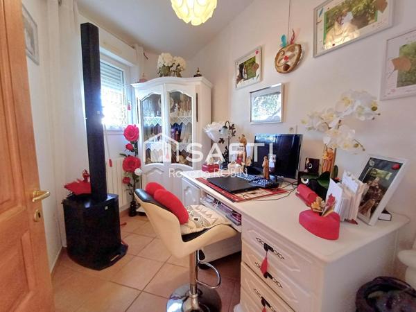 Maison plain-pied 130 m² sur 682 m².  piscine,