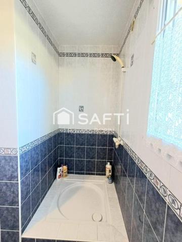 Maison plain-pied 130 m² sur 682 m².  piscine,