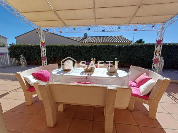 Maison plain-pied 130 m² sur 682 m².  piscine,