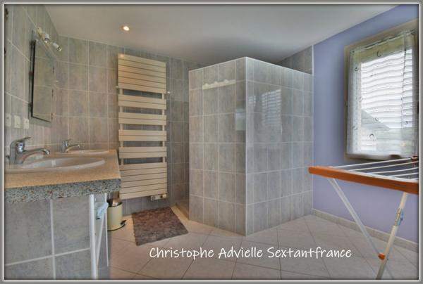 2 maisons et grandes dépendances sur magnifique parc , prairies et grand étang