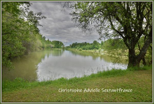 2 maisons et grandes dépendances sur magnifique parc , prairies et grand étang
