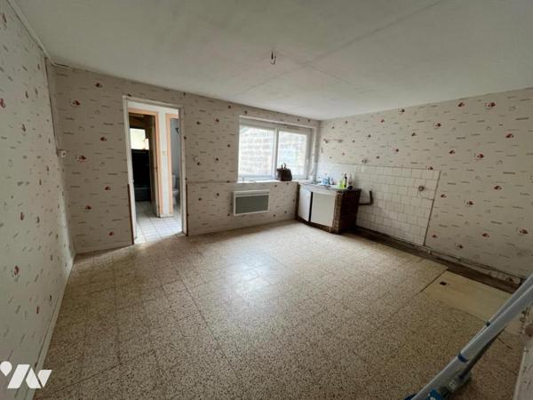 PICQUIGNY - EXCLUSIVITE - MAISON DE VILLAGE - A RENOVER - 3 CHAMBRES - JARDIN