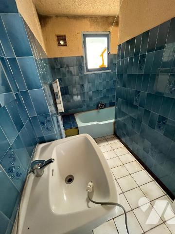 PICQUIGNY - EXCLUSIVITE - MAISON DE VILLAGE - A RENOVER - 3 CHAMBRES - JARDIN