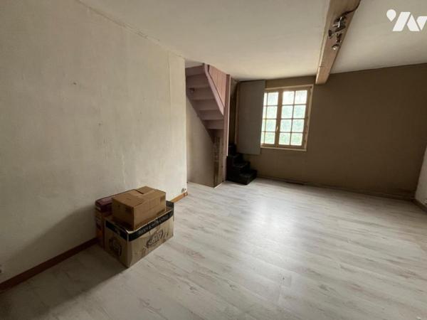 PICQUIGNY - EXCLUSIVITE - MAISON DE VILLAGE - A RENOVER - 3 CHAMBRES - JARDIN