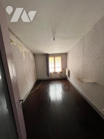 PICQUIGNY - EXCLUSIVITE - MAISON DE VILLAGE - A RENOVER - 3 CHAMBRES - JARDIN