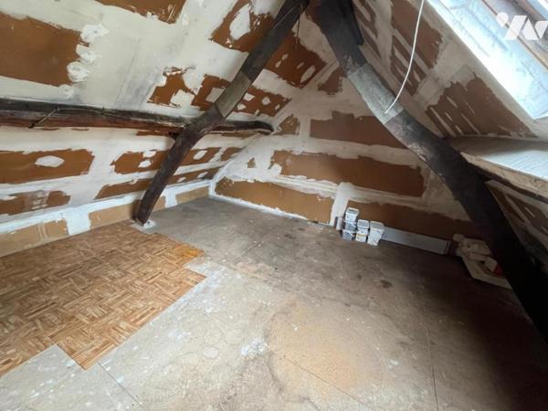 PICQUIGNY - EXCLUSIVITE - MAISON DE VILLAGE - A RENOVER - 3 CHAMBRES - JARDIN