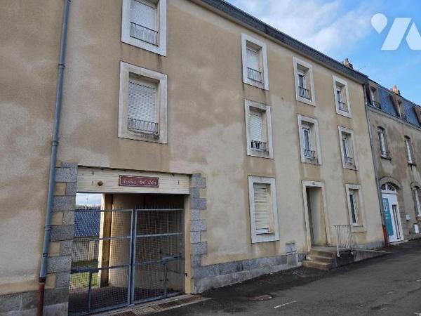MAYENNE- Proche place du 9 juin, appartement de type 2 loué avec place de parking et cave.

A...