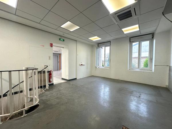 Local/bureau à vendre CASTELNAUDARY (11) - LOCAL COMMERCIAL - VISIBILITE - EMPLACEMENT - LUMINEUX - VENTE INTERACTIVE