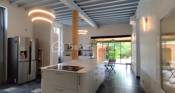 A vendre Damazan centre, au coeur de la Nouvelle Aquitaine, Maison de maitre en pierre, proche péage, commerces, établissements scolaires, lac... 
En osmose avec son écrin de verdure, venez profiter de cette somptueuse maison décorée avec goût. 
Cette demeure vous surprend autant par son espace que par sa sérénité. 
Vous pouvez profiter :
- de prestations très appréciées comme : belle luminosité, chauffage central, climatisation, piscine intérieure...
- de l'espace : nombreuses chambres et salle d'eau, parking, garage, espaces extérieurs verdoyants...
L'élégance de ce lieu unique et privilégié, vous offre douceur de vivre et vous accueille dès à présent. 
Possibilité rendement locatif.
Coup de coeur assuré!