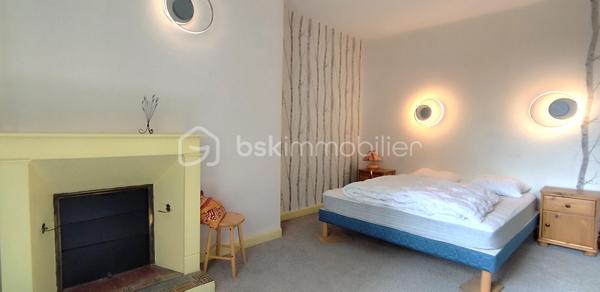 A vendre Damazan centre, au coeur de la Nouvelle Aquitaine, Maison de maitre en pierre, proche péage, commerces, établissements scolaires, lac... 
En osmose avec son écrin de verdure, venez profiter de cette somptueuse maison décorée avec goût. 
Cette demeure vous surprend autant par son espace que par sa sérénité. 
Vous pouvez profiter :
- de prestations très appréciées comme : belle luminosité, chauffage central, climatisation, piscine intérieure...
- de l'espace : nombreuses chambres et salle d'eau, parking, garage, espaces extérieurs verdoyants...
L'élégance de ce lieu unique et privilégié, vous offre douceur de vivre et vous accueille dès à présent. 
Possibilité rendement locatif.
Coup de coeur assuré!