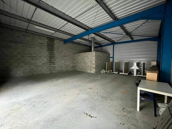 Local commercial et entrepôt de 1 569 m² sur terrain de 2 193 m² ? Beaurepaire (38270)