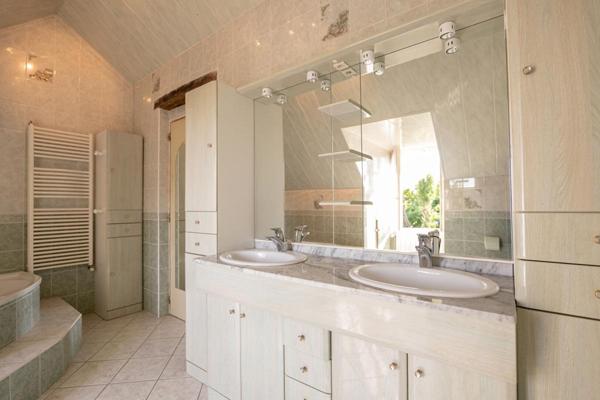 LIEUX UNIQUES ® PROPRIÉTÉS PRIVÉES -  PROPOSE ANCIEN COUVENT DE 173 M² SUR UN TERRAIN DE 1.600 M² - AZÉ - GARE TGV VENDÔME