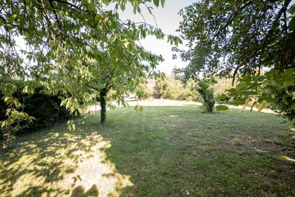 LIEUX UNIQUES ® PROPRIÉTÉS PRIVÉES -  PROPOSE ANCIEN COUVENT DE 173 M² SUR UN TERRAIN DE 1.600 M² - AZÉ - GARE TGV VENDÔME