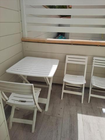 La Rochelle, studio de 2002, cour et parking