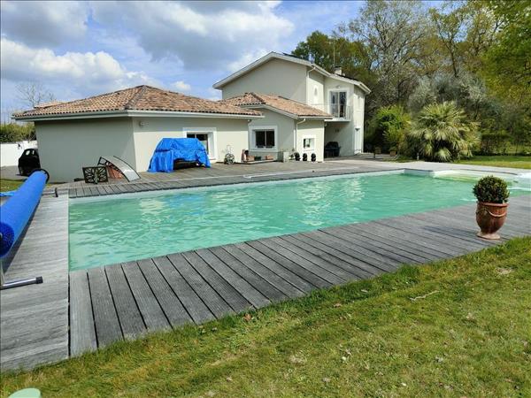 Maison à vendre |  Saint-Caprais-de-Bordeaux |  6 pièces | 212 m²