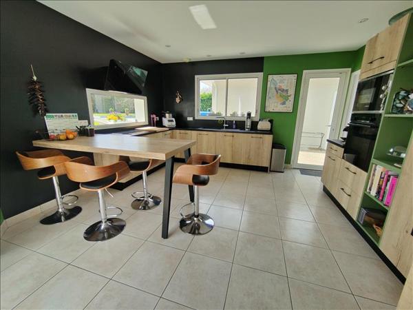 Maison à vendre |  Saint-Caprais-de-Bordeaux |  6 pièces | 212 m²