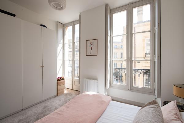 ARCHITECTURE BORDELAISE VALORISÉE -1800 -Appartement rénové avec balcons - Bordeaux