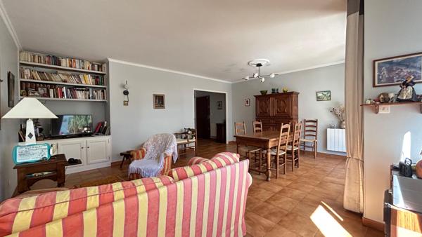 Spacieux T4 traversant très calme avec terrasse sud et garage en sous-sol