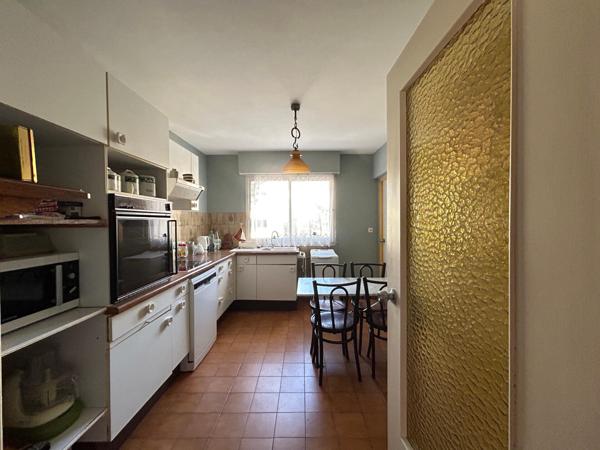 Spacieux T4 traversant très calme avec terrasse sud et garage en sous-sol