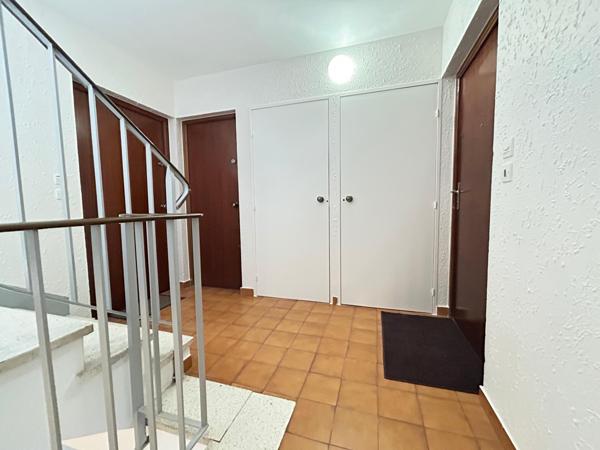 Spacieux T4 traversant très calme avec terrasse sud et garage en sous-sol