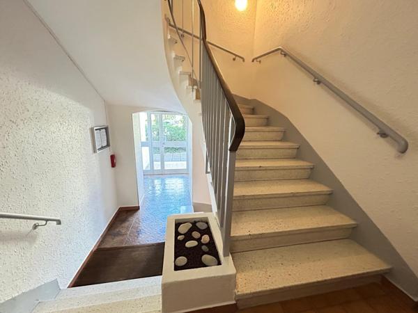 Spacieux T4 traversant très calme avec terrasse sud et garage en sous-sol