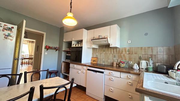 Spacieux T4 traversant très calme avec terrasse sud et garage en sous-sol